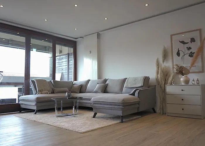 81 M2 I Comfortable 3 Room Apartment I Central L Wifi & Netflix